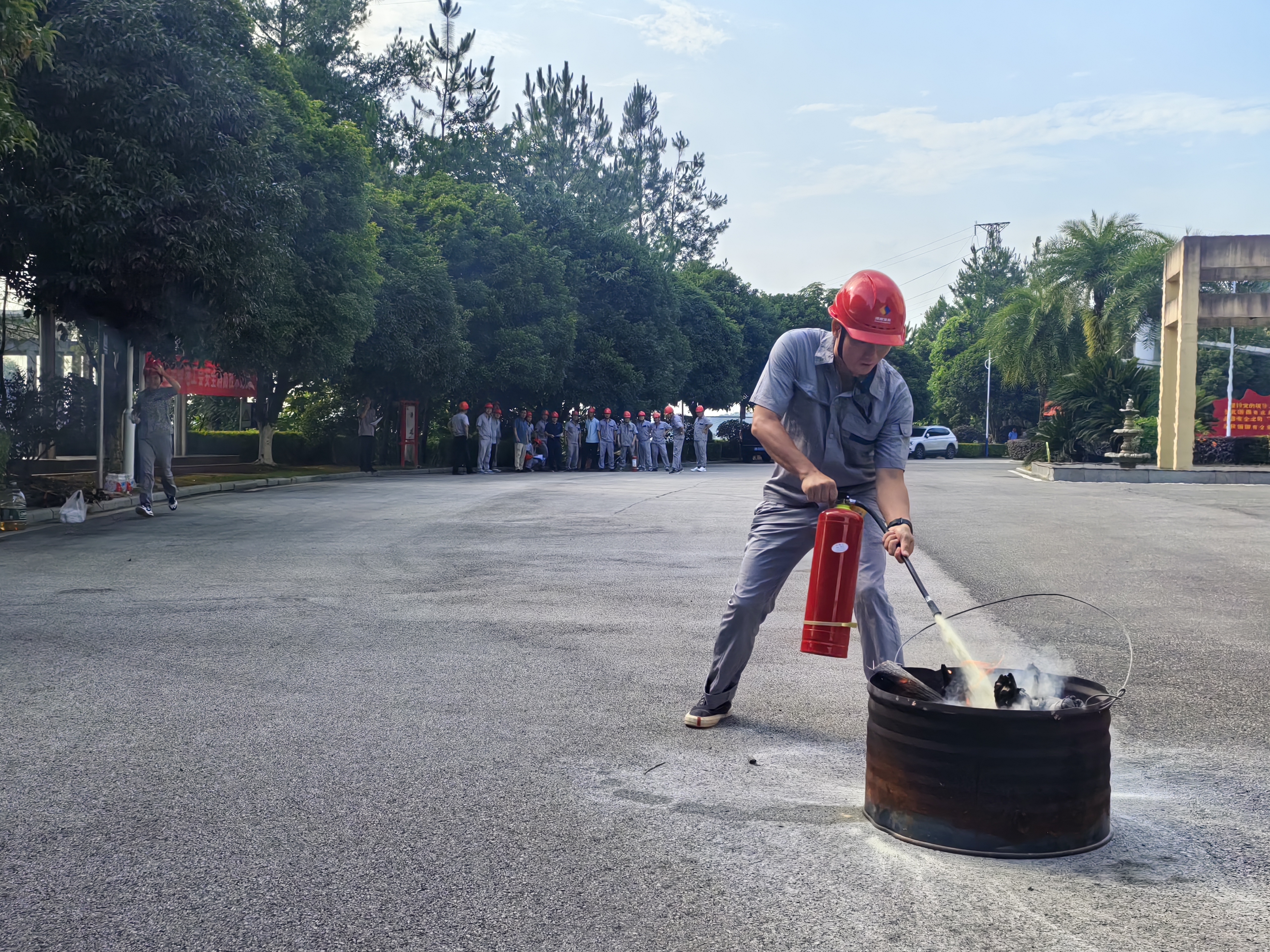以賽促練強技能——蟒電公司開展消防技能比武